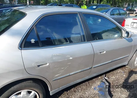 1998 Honda Accord Lx из США, поврежденный, VIN 1HGCG5643WA145621